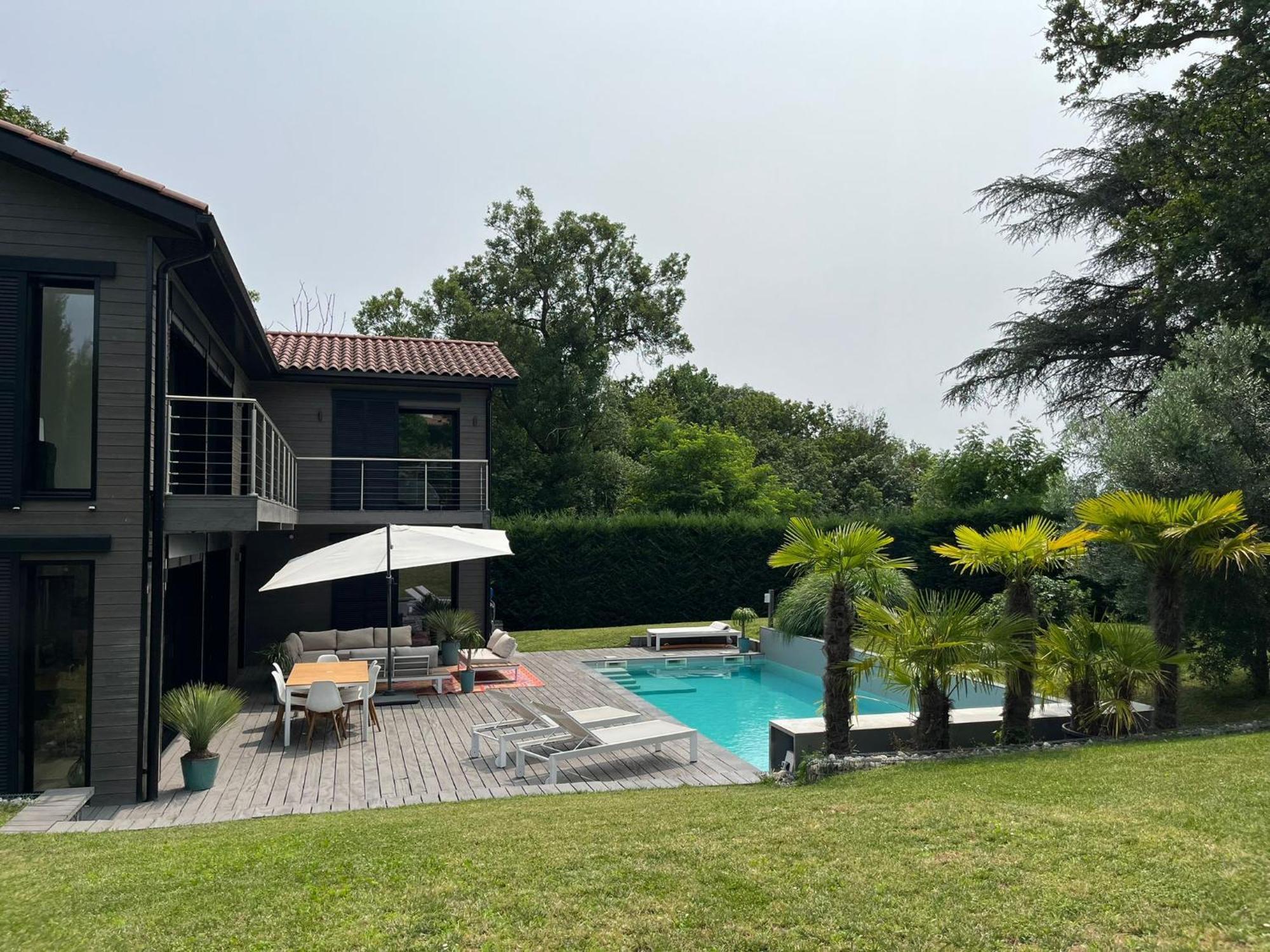 Villa Piscine A Proximite De Lyon Chaponost Exterior photo